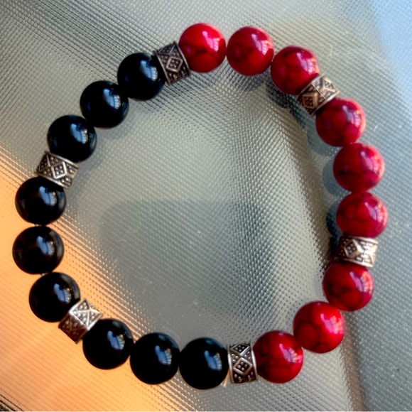 Black and red handmade bracelet - Picture 1 of 1